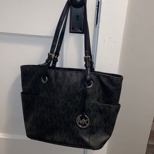 Michael Kors jet set bag